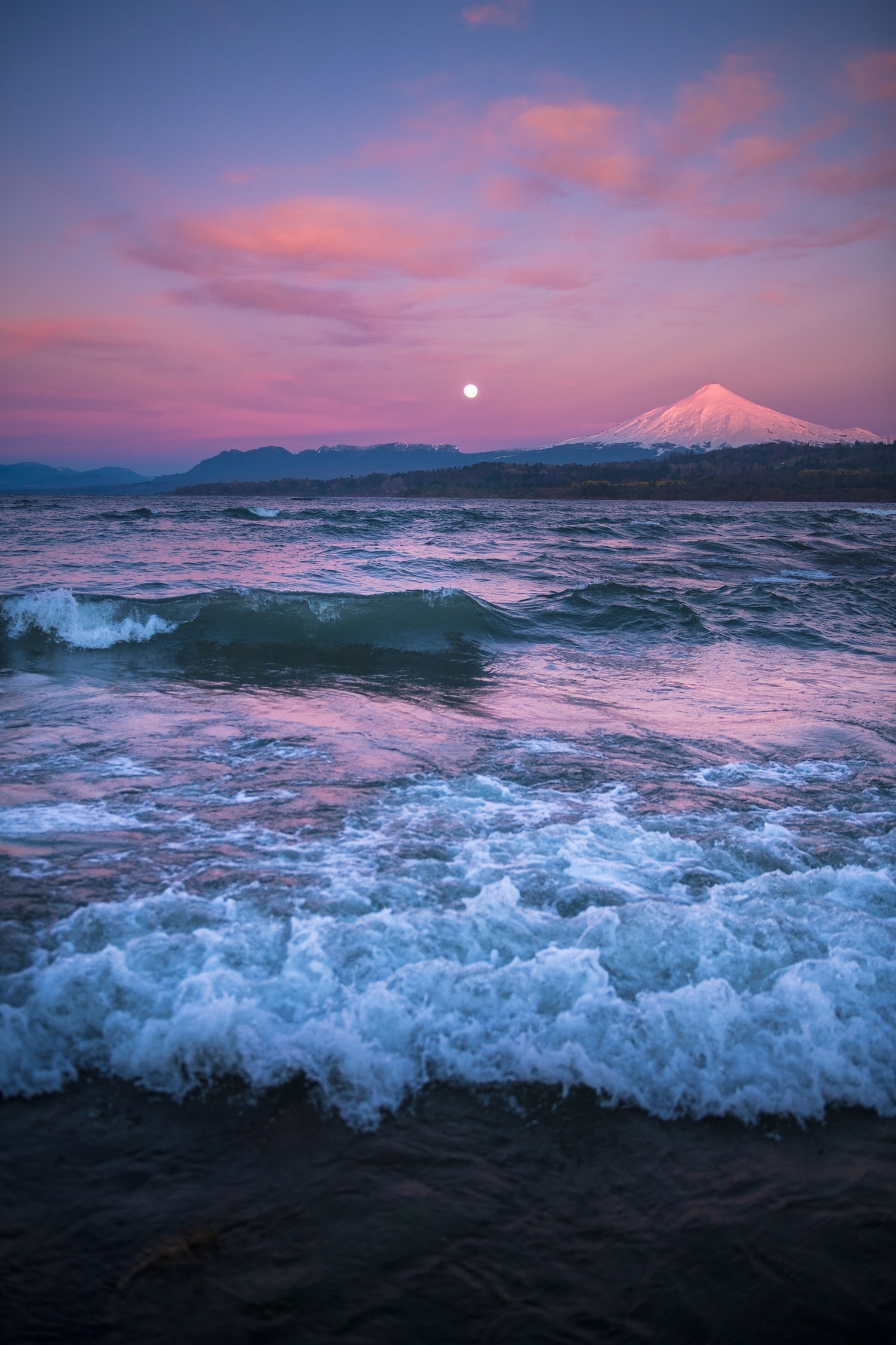 Lago Villarrica y Luna llena