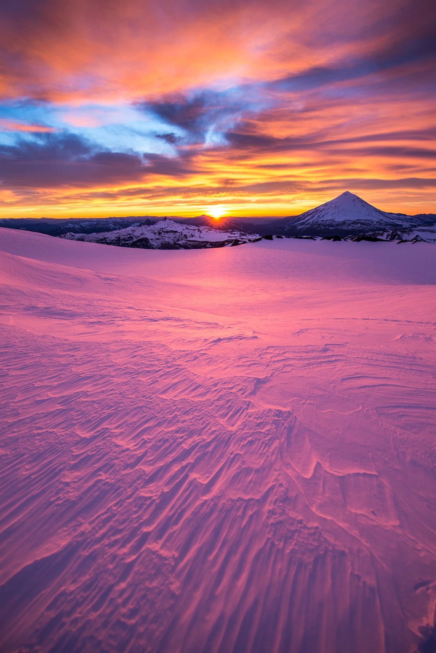 Amanecer sobre el volcán Quetrupillán